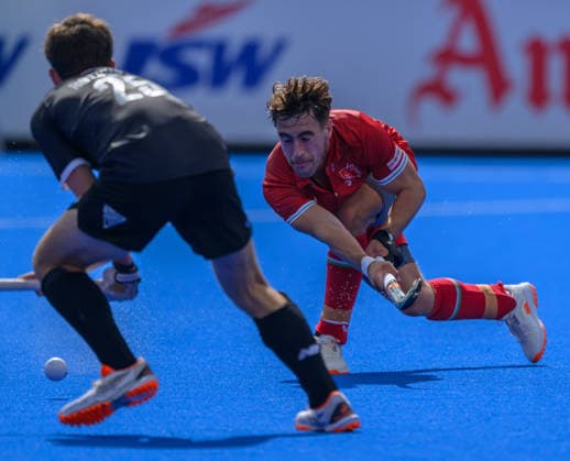 Hockey World Cup Day Eight Fred Newbold of Wales drives the ball past Bradley Rothwell of New Zealand during the match between in the Pool G classification group in the 2026 FIH Hockey World Cup at Wagener Stadium, Amstelveen 22 08 2026 UK Newspapers OUT Copyright: xGraemexWilcocksonx FIL-23820-0003