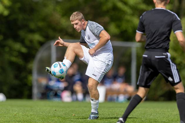 U17, U 17 DFB-Nachwuchsliga - Vorrunde Gruppe H: FC Rot-Weiß Erfurt vs. SV Meppen; Erfurt; 22.08.2026 Mika Jonas Breer ( 14; SV Meppen U17) U17 DFB-Nachwuchsliga - Vorrunde Gruppe H: FC Rot-Weiß Erfurt vs. SV Meppen; Hauptplatz Cyriaksgebreite Erfurt; 22.08.2026 DFB REGULATIONS PROHIBIT ANY USE OF PHOTOGRAPHS AS IMAGE SEQUENCES AND OR QUASI-VIDEO. *** U17 DFB Youth League Preliminary Round Group H FC Rot Weiß Erfurt vs. SV Meppen Erfurt, August 22, 2026, Mika Jonas Breer 14, SV Meppen U17, U17 DFB Youth League Preliminary Round Group H, FC Rot Weiß Erfurt vs. SV Meppen, Main Field Cyriaksgebreite, Erfurt, August 22, 2026. DFB regulations prohibit any use of photographs as image sequences and or quasi-video. Copyright: xBEAUTIFULxSPORTS Duehringx