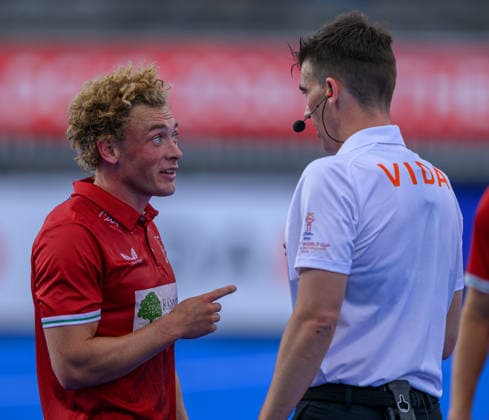 Hockey World Cup Day Eight Jacob Draper of Wales protests to match umpire Zeke Newman during the match against New Zealand in the 2026 FIH Hockey World Cup at Wagener Stadium, Amstelveen 22 08 2026 UK Newspapers OUT Copyright: xGraemexWilcocksonx FIL-23820-0008