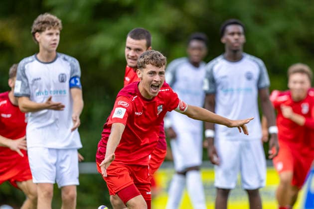 U17, U 17 DFB-Nachwuchsliga - Vorrunde Gruppe H: FC Rot-Weiß Erfurt vs. SV Meppen; Erfurt; 22.08.2026 2:0 durch Marlon-Maurice Röhr ( 17; FC Rot-Weiß Erfurt U17) U17 DFB-Nachwuchsliga - Vorrunde Gruppe H: FC Rot-Weiß Erfurt vs. SV Meppen; Hauptplatz Cyriaksgebreite Erfurt; 22.08.2026 DFB REGULATIONS PROHIBIT ANY USE OF PHOTOGRAPHS AS IMAGE SEQUENCES AND OR QUASI-VIDEO. *** U17 DFB Youth League Preliminary Round Group H FC Rot-Weiß Erfurt vs. SV Meppen Erfurt, August 22, 2026, 2–0 (goal by Marlon Maurice Röhr, 17 ) FC Rot-Weiß Erfurt U17 U17 DFB Youth League Preliminary Round Group H FC Rot-Weiß Erfurt vs. SV Meppen Main Field, Cyriaksgebreite, Erfurt, August 22, 2026. DFB regulations prohibit any use of photographs as image sequences and or quasi-video. Copyright: xBEAUTIFULxSPORTS Duehringx