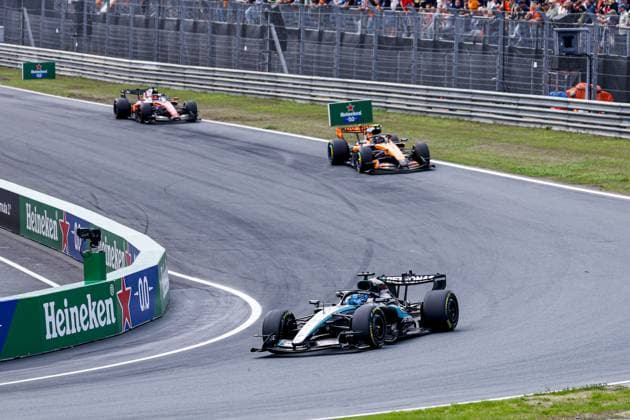 ZANDVOORT - George Russell from Great Britain and driver for Mercedes-AMG PETRONAS F1 Team, Lando Norris from Great Britain and driver for McLaren Formula 1 Team during the sprint race of the Formula 1 Heineken Dutch Grand Prix at Circuit Zandvoort on 22 August 2026 in Zandvoort, the Netherlands. MARCEL TER BALS ANP xVIxANPxSportx xMarcelxterxBalsxIVx 565993799 originalFilename: 565993799.jpg