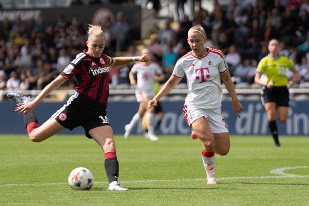 22.08.2026, xhfmx, Fussball Google Pixel Frauen-Bundesliga, Eintracht Frankfurt - 1.FC Köln v.l. Laura Freigang (Eintracht Frankfurt, Rückennummer 10), Beke Sterner (1. FC Köln, Rückennummer 37) Frankfurt am Main *** August 22, 2026, xhfmx, Soccer Google Pixel Women s Bundesliga, Eintracht Frankfurt vs. 1. FC Köln, Laura Freigang (Eintracht Frankfurt, jersey number 10), Beke Sterner (1. FC Köln, jersey number 37), Frankfurt am Main