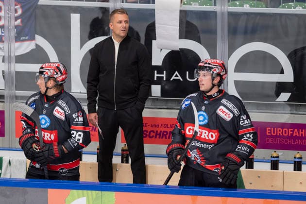Daniel Huhn (Trainer, ECDC Memmingen Indians) GER, Ravensburg Towerstars vs ECDC Memmingen Indian, Eishockey, Vorbereitung, DEL2, Saison 2026 27, 21.08.2026 GER, Ravensburg Towerstars vs ECDC Memmingen Indian, Eishockey, Vorbereitung, DEL2, Saison 2026 27, 21.08.2026 Ravensburg *** Daniel Huhn, Coach, ECDC Memmingen Indians (GER), Ravensburg Towerstars vs. ECDC Memmingen Indians, Ice Hockey, Preseason, DEL2, 2026–27 Season, August 21, 2026, GER, Ravensburg Towerstars vs. ECDC Memmingen Indians, Ice Hockey, Preseason, DEL2, 2026–27 Season, August 21, 2026, Ravensburg Copyright: xEibner-Pressefoto FlorianxWolfx EP_FWF