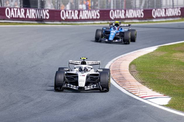 ZANDVOORT - Valtteri Bottas from Finland, driver for Cadillac Formula 1 Team, Carlos Sainz from Spain, driver for Atlassian Williams Racing, during the sprint race of the Formula 1 Heineken Dutch Grand Prix at Circuit Zandvoort on August 22, 2026 in Zandvoort, the Netherlands. MARCEL TER BALS ANP xVIxANPxSportx xMarcelxterxBalsxIVx 565994966 originalFilename: 565994966.jpg