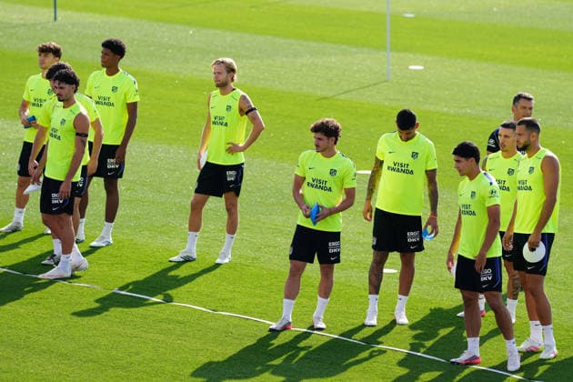 August 22, 2026, Madrid, Madrid, Spain: Julian Alvarez, Alejandro Grimaldo, Obed Vargas and Cristian Cuti Romero during a training session of Atletico de Madrid ahead the Spanish League, LaLiga EA Sports, football match against Villarreal CF at Ciudad Deportiva Wanda Atletico de Madrid on August 22, 2026, in Madrid, Spain. Atletico De Madrid Training Session - Laliga Ea Sports  - ZUMAa181 20260822_zaa_a181_036 Copyright: xDennisxAgyemanx