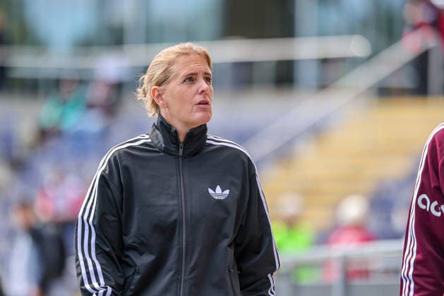 GER, Frankfurt, Eintracht Frankfurt vs 1. FC Köln, Google Pixel Frauen Bundesliga, Fussball, DFB, Spielzeit 2026 2027, Stadion am Brentanobad, 1. Spieltag im Bild: Britta Carlson (Trainerin FC Köln Frauen) DFB DFL REGULATIONS PROHIBIT ANY USE OF PHOTOGRAPHS AS IMAGE SEQUENCES AND OR QUASI-VIDEO, 22.08.2026 *** GER, Frankfurt, Eintracht Frankfurt vs. 1. FC Köln, Google Pixel Women s Bundesliga, Soccer, DFB, 2026–2027 Season, Stadion am Brentanobad, Matchday 1 in Pictures: Britta Carlson, Coach of FC Köln Women. DFB DFL REGULATIONS PROHIBIT ANY USE OF PHOTOGRAPHS AS IMAGE SEQUENCES AND OR QUASI-VIDEO, August 22, 2026 Copyright: HMBxMedia HendrikxHamelau