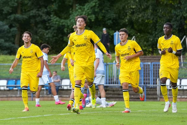 Samstag, 22.08.2026 Saison 2026 2027 3. Spieltag U17, U 17 DFB Nachwuchsliga Vorrunde Gruppe G im BSA Westender Straße, Duisburg, Germany. MSV Duisburg U17 - BV Borussia Dortmund U17. Torjubel nach dem 4:1 durch Niclas Julius Goldberg (BVB). *** Saturday, August 22, 2026 2026–2027 Season, Matchday 3, U17 DFB Youth League Preliminary Round, Group G at BSA Westender Straße, Duisburg, Germany MSV Duisburg U17 vs. BV Borussia Dortmund U17 Celebration after Niclas Julius Goldberg’s goal to make it 4–1 for BVB