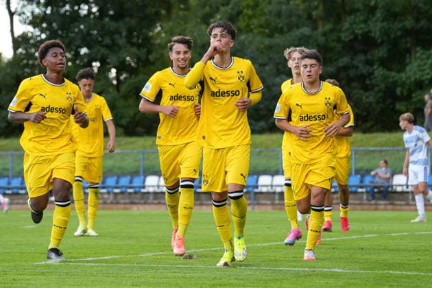 Samstag, 22.08.2026 Saison 2026 2027 3. Spieltag U17, U 17 DFB Nachwuchsliga Vorrunde Gruppe G im BSA Westender Straße, Duisburg, Germany. MSV Duisburg U17 - BV Borussia Dortmund U17. Torjubel nach dem 4:1 durch Niclas Julius Goldberg (BVB). *** Saturday, August 22, 2026 2026–2027 Season, Matchday 3, U17 DFB Youth League Preliminary Round, Group G at BSA Westender Straße, Duisburg, Germany MSV Duisburg U17 vs. BV Borussia Dortmund U17 Celebration after Niclas Julius Goldberg’s goal to make it 4–1 for BVB