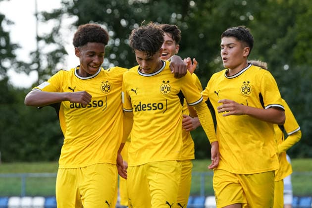 Samstag, 22.08.2026 Saison 2026 2027 3. Spieltag U17, U 17 DFB Nachwuchsliga Vorrunde Gruppe G im BSA Westender Straße, Duisburg, Germany. MSV Duisburg U17 - BV Borussia Dortmund U17. Torjubel nach dem 4:1 durch Niclas Julius Goldberg (BVB). *** Saturday, August 22, 2026 2026–2027 Season, Matchday 3, U17 DFB Youth League Preliminary Round, Group G at BSA Westender Straße, Duisburg, Germany MSV Duisburg U17 vs. BV Borussia Dortmund U17 Celebration after Niclas Julius Goldberg’s goal to make it 4–1 for BVB