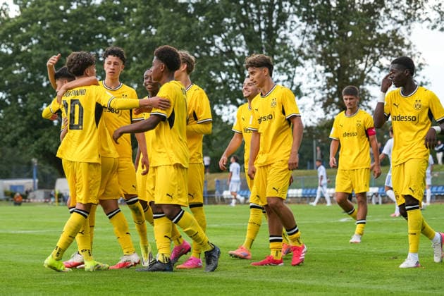 Samstag, 22.08.2026 Saison 2026 2027 3. Spieltag U17, U 17 DFB Nachwuchsliga Vorrunde Gruppe G im BSA Westender Straße, Duisburg, Germany. MSV Duisburg U17 - BV Borussia Dortmund U17. Torjubel nach dem 5:1 durch Niclas Julius Goldberg (BVB). *** Saturday, August 22, 2026, 2026–2027 Season, Matchday 3, U17 DFB Youth League, Preliminary Round, Group G, at BSA Westender Straße, Duisburg, Germany MSV Duisburg U17 vs. BV Borussia Dortmund U17 Goal celebration after Niclas Julius Goldberg’s 5–1 goal for BVB