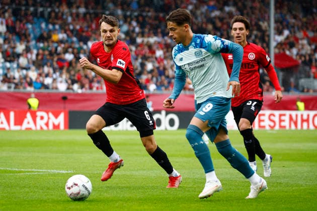22.08.2026, xavx, Fussball DFB Pokal 1.Runde, SV Wehen Wiesbaden - Bayer 04 Leverkusen v.l. Gino Fechner (SV Wehen Wiesbaden), Afonso Moreira (Bayer 04 Leverkusen) Wiesbaden *** August 22, 2026, xavx, Soccer DFB Cup First Round, SV Wehen Wiesbaden vs. Bayer 04 Leverkusen, referee: Gino Fechner (SV Wehen Wiesbaden), Afonso Moreira (Bayer 04 Leverkusen), Wiesbaden