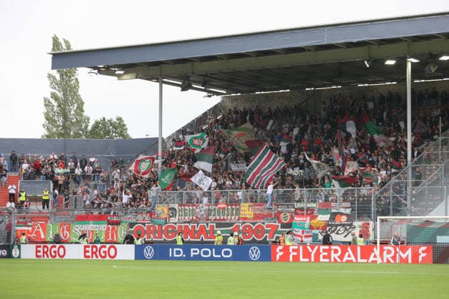 22.08.2026, xtgx, Fussball DFB-Pokal 1. Runde, FC Energie Cottbus - FC Augsburg, v.l. Symbolfoto, Symbolbild, Symbol Fans, Zuschauer, Publikum, Tribuene Gästefans (DFL DFB REGULATIONS PROHIBIT ANY USE OF PHOTOGRAPHS as IMAGE SEQUENCES and or QUASI-VIDEO) Cottbus *** August 22, 2026, xtgx, Soccer DFB Cup First Round, FC Energie Cottbus vs. FC Augsburg, from left: stock photo, stock image, stock photo of fans, spectators, audience, stands, visiting fans. DFL and DFB regulations prohibit any use of photographs as image sequences and or quasi-video. Cottbus