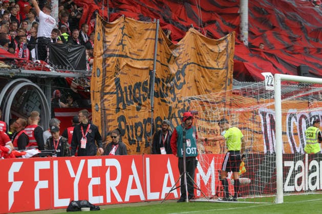 22.08.2026, xtgx, Fussball DFB-Pokal 1. Runde, FC Energie Cottbus - FC Augsburg, v.l. Symbolfoto, Symbolbild, Symbol Fans, Zuschauer, Publikum, Tribuene Choreo, Choreografie, Choreographie (DFL DFB REGULATIONS PROHIBIT ANY USE OF PHOTOGRAPHS as IMAGE SEQUENCES and or QUASI-VIDEO) Cottbus *** August 22, 2026, xtgx, Soccer DFB Cup First Round, FC Energie Cottbus vs. FC Augsburg, from left: stock photo, stock image, stock photo of fans, spectators, audience, stands, choreography, DFL DFB REGULATIONS PROHIBIT ANY USE OF PHOTOGRAPHS as IMAGE SEQUENCES and or QUASI-VIDEO Cottbus