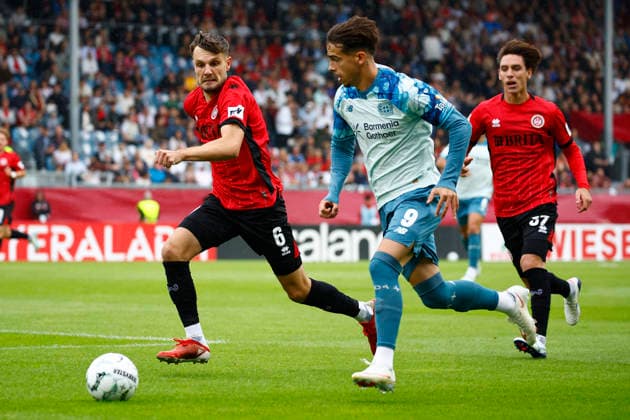 22.08.2026, xavx, Fussball DFB Pokal 1.Runde, SV Wehen Wiesbaden - Bayer 04 Leverkusen v.l. Gino Fechner (SV Wehen Wiesbaden), Afonso Moreira (Bayer 04 Leverkusen) Wiesbaden *** August 22, 2026, xavx, Soccer, DFB Cup First Round, SV Wehen Wiesbaden vs. Bayer 04 Leverkusen, Referee: Gino Fechner (SV Wehen Wiesbaden), Afonso Moreira (Bayer 04 Leverkusen), Wiesbaden