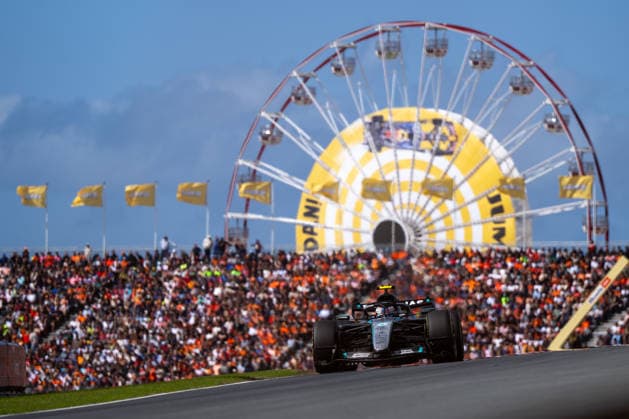 22.08.2026, NED, Motorsport, FIA Formel 1 Weltmeisterschaft, Saison 2026, Circuit Zandvoort, Großer Preis der Niederlande Andrea Kimi Antonelli ( Mercedes-AMG Petronas F1 Team, Italien, 12 ) im F1 W17, dahinter Fans Zuschauer auf der Tribüne und Riesenrad mit Jumbo Branding, Zandvoort Mascot Circuit Zandvoort Holland Niederlande *** August 22, 2026, NED, Motorsports, FIA Formula 1 World Championship, 2026 Season, Circuit Zandvoort, Dutch Grand Prix: Andrea Kimi Antonelli of the Mercedes AMG Petronas F1 Team, Italy, driving No. 12 in the F1 W17, with fans in the stands and a Ferris wheel featuring Jumbo branding in the background; Zandvoort mascot, Circuit Zandvoort, Holland, Netherlands Copyright: xNordphoto Memmlerx