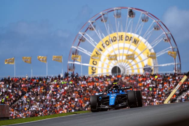 22.08.2026, NED, Motorsport, FIA Formel 1 Weltmeisterschaft, Saison 2026, Circuit Zandvoort, Großer Preis der Niederlande Carlos Sainz ( Atlassian Williams F1 Team, Spanien, 55 ) im FW48, dahinter Fans Zuschauer auf der Tribüne und Riesenrad mit Jumbo Branding, Zandvoort Mascot Circuit Zandvoort Holland Niederlande *** August 22, 2026, NED, Motorsports, FIA Formula 1 World Championship, 2026 Season, Circuit Zandvoort, Dutch Grand Prix, Carlos Sainz of the Atlassian Williams F1 Team, Spain, No. 55 in the FW48, with fans in the stands and a Ferris wheel featuring Jumbo branding in the background, Zandvoort mascot, Circuit Zandvoort, Holland, Netherlands Copyright: xNordphoto Memmlerx