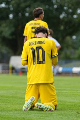 Samstag, 22.08.2026 Saison 2026 2027 3. Spieltag U17, U 17 DFB Nachwuchsliga Vorrunde Gruppe G im BSA Westender Straße, Duisburg, Germany. MSV Duisburg U17 - BV Borussia Dortmund U17. Torjubel nach dem 5:1 durch Niclas Julius Goldberg (BVB). *** Saturday, August 22, 2026, 2026–2027 Season, Matchday 3, U17 DFB Youth League, Preliminary Round, Group G, at BSA Westender Straße, Duisburg, Germany MSV Duisburg U17 vs. BV Borussia Dortmund U17 Goal celebration after Niclas Julius Goldberg’s 5–1 goal for BVB