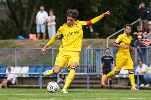 Samstag, 22.08.2026 Saison 2026 2027 3. Spieltag U17, U 17 DFB Nachwuchsliga Vorrunde Gruppe G im BSA Westender Straße, Duisburg, Germany. MSV Duisburg U17 - BV Borussia Dortmund U17. Niclas Julius Goldberg (BVB) *** Saturday, August 22, 2026 2026–2027 Season, Matchday 3, U17 DFB Youth League Preliminary Round, Group G, at BSA Westender Straße, Duisburg, Germany MSV Duisburg U17 vs. BV Borussia Dortmund U17 Niclas Julius Goldberg (BVB)