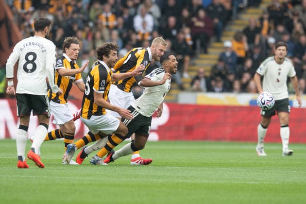 Hull City v Manchester United, ManU Premier League Matt Crooks and Oliver McBurnie of Hull City clash with Youri Tielemans of Manchester United during the Premier League match between Hull City and Manchester United at the MKM Stadium, Hull. 22 08 2026 UK Newspapers OUT Copyright: xMattxWilkinsonx FIL-23804-0089
