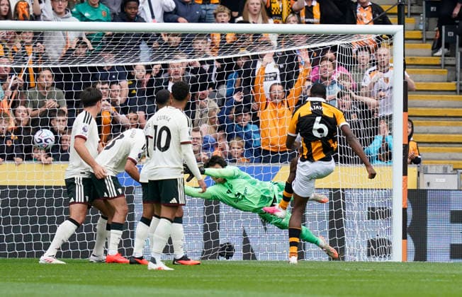 Kingston upon Hull, England, 22nd August 2026. Semi Ajayi of Hull City (R) scores the opening goal during the Hull City vs Manchester United, ManU Premier League match at the MKM Stadium, Kingston upon Hull. Picture credit should read: Andrew Yates Sportimage EDITORIAL USE ONLY. No use with unauthorised audio, video, data, fixture lists, club league logos or live services. Online in-match use limited to 120 images, no video emulation. No use in betting, games or single club league player publications. SPI_007_AY_HULL_MAN_UTD SPI-4925-0005