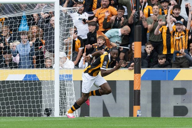 Hull City v Manchester United, ManU Premier League Semi Ajayi of Hull City celebrates after scoring his sides first goal during the Premier League match between Hull City and Manchester United at the MKM Stadium, Hull. 22 08 2026 UK Newspapers OUT Copyright: xMattxWilkinsonx FIL-23804-0093