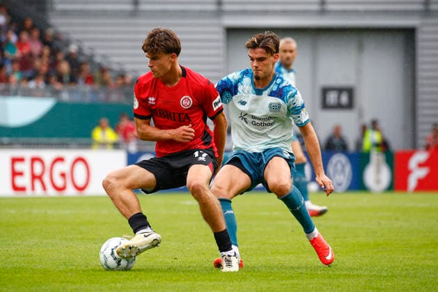 22.08.2026, xavx, Fussball DFB Pokal 1.Runde, SV Wehen Wiesbaden - Bayer 04 Leverkusen v.l. Ben Nink (SV Wehen Wiesbaden), Miguel GutiÃ rrez (Bayer 04 Leverkusen) Wiesbaden *** August 22, 2026, xavx, Soccer, DFB Cup, First Round, SV Wehen Wiesbaden vs. Bayer 04 Leverkusen, Ben Nink (SV Wehen Wiesbaden), Miguel Gutiérrez (Bayer 04 Leverkusen), Wiesbaden