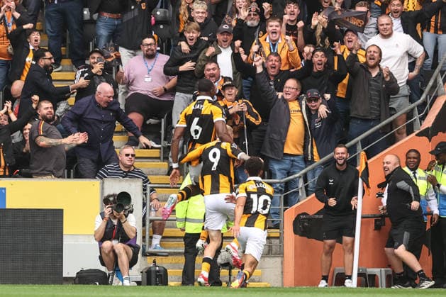 Premier League: Hull City v Manchester United, ManU Semi Ajayi of Hull City celebrates his goal to make it 1-0 during the Premier League match Hull City vs Manchester United at MKM Stadium, Hull, United Kingdom on 22 August 2026 (Photo by Alfie Cosgrove News Images) Hull MKM Stadium East Riding of Yorkshire United Kingdom Copyright: xAlfiexCosgrove NewsxImagesx