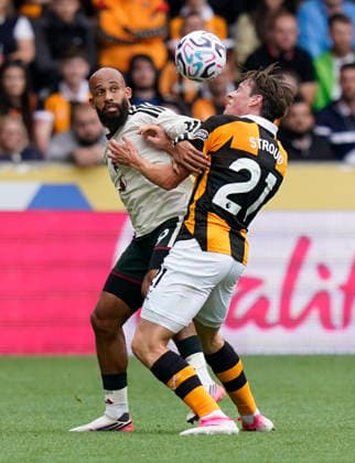 Kingston upon Hull, England, 22nd August 2026. Bryan Mbeumo of Manchester United, ManU (L) challenges Elliot Stroud of Hull City during the Hull City vs Manchester United Premier League match at the MKM Stadium, Kingston upon Hull. Picture credit should read: Andrew Yates Sportimage EDITORIAL USE ONLY. No use with unauthorised audio, video, data, fixture lists, club league logos or live services. Online in-match use limited to 120 images, no video emulation. No use in betting, games or single club league player publications. SPI_008_AY_HULL_MAN_UTD SPI-4925-0006