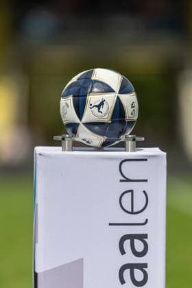 Symbolbild Regionalliga Suedwest Ball Logo, GER, VfR Aalen vs. SG Eintracht Frankfurt II, Fussball, Herren, Regionalliga Suedwest, 3. Spieltag, Spielzeit 2026 2027, 22.08.2026, DFL DFB REGULATIONS PROHIBIT ANY USE OF PHOTOGRAPHS AS IMAGE SEQUENCES AND OR QUASI-VIDEO, GER, VfR Aalen vs. SG Eintracht Frankfurt II, Fussball, Herren, Regionalliga Suedwest, 3. Spieltag, Spielzeit 2026 2027, 22.08.2026 Aalen *** Stock photo: Regionalliga Southwest ball logo, GER, VfR Aalen vs. SG Eintracht Frankfurt II, soccer, men s, Regionalliga Southwest, Matchday 3, 2026–2027 season, August 22, 2026, DFL and DFB regulations prohibit any use of photographs as image sequences and or quasi-video, GER, VfR Aalen vs. SG Eintracht Frankfurt II, Soccer, Men’s, Regionalliga Southwest, Matchday 3, 2026–2027 Season, August 22, 2026, Aalen Copyright: xEibner-Pressefoto JanixPlessx EP_JPL