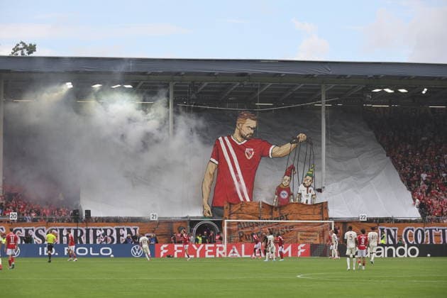 Chroreografie der Energiefans. Fussball DFB-Pokal 1. Hauptrunde 2026 2027 FC Energie Cottbus - FC Augsburg *** Choreography by the Energie Fans: Soccer, DFB Cup, Round 1, 2026–2027, FC Energie Cottbus vs. FC Augsburg