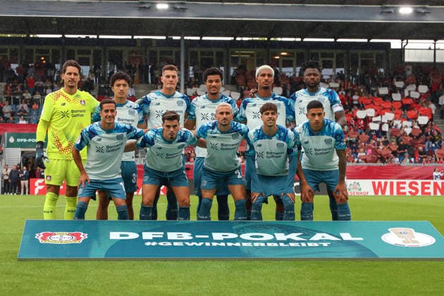 22.08.2026, xavx, Fussball DFB Pokal 1.Runde, SV Wehen Wiesbaden - Bayer 04 Leverkusen v.l. Mannschaftsfoto von Bayer 04 Leverkusen Wiesbaden *** August 22, 2026, xavx, Soccer, DFB Cup First Round, SV Wehen Wiesbaden vs. Bayer 04 Leverkusen – Team photo of Bayer 04 Leverkusen in Wiesbaden