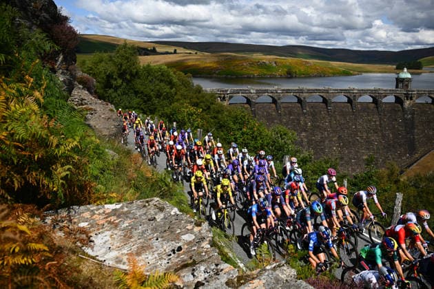 2026 Lloyds Tour of Britain Women Picture by Olly Hassell SWpix.com - 22 08 2026 - Cycling - UCI Women s World Tour - 2026 Lloyds Tour of Britain Women - Stage 4: - Llanidloes to Hay-On-Wye (138.3km) - The Peloton as they pass Craig Goch Copyright: x xSWpix.comx(t axPhotographyxHubxLtd)xOllyxHassell SWpix.comx SWP-3030-18898