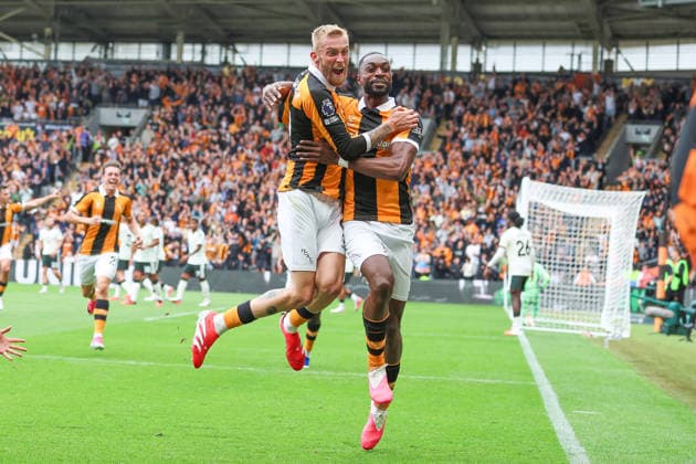 RECORD DATE NOT STATED 22nd August 2026; MKM Stadium, Hull, Yorkshire, England; Premier League Football, Hull City versus Manchester United, ManU Hull City s Semi Ajayi and Oli McBurnie celebrate the tigers opening the scoring DavidxLofthouse