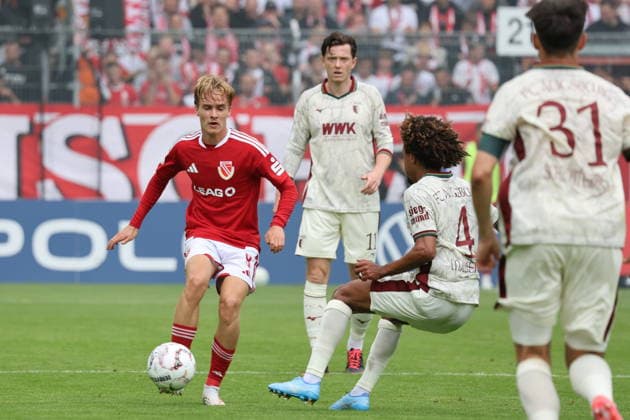 8 Lukas Michelbrink (Energie Cottbus) Fussball DFB-Pokal 1. Hauptrunde 2026 2027 FC Energie Cottbus - FC Augsburg *** 8 Lukas Michelbrink Energie Cottbus Soccer DFB Cup 1st Round 2026–2027 FC Energie Cottbus FC Augsburg