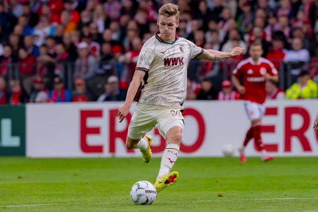 Germany, Cottbus, LEAG Energie Stadion, 22.08.2026, DFB Pokal 2026 27, 1. Runde, FC Energie Cottbus vs. FC Augsburg, Schuss ins Glueck, Anton Kade (FC Augsburg), Photo by Eibner Pressefoto Tino Henschel DFB Pokal 2026 27, 1. Runde, FC Energie Cottbus vs. FC Augsburg Cottbus *** Germany, Cottbus, LEAG Energie Stadium, August 22, 2026, 2026–27 DFB Cup, First Round, FC Energie Cottbus vs. FC Augsburg, Lucky Shot, Anton Kade (FC Augsburg), Photo by Eibner Pressefoto Tino Henschel, DFB Cup 2026–27, First Round, FC Energie Cottbus vs. FC Augsburg, Cottbus Copyright: xEibnerxPressefotox