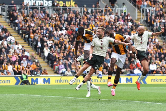 Hull v Man Utd 22 August 2026, Hull - Premier League Football - Hull City v Manchester United, ManU - Nobel Mendy of Hull City scores their 2nd goal - Photo: Charlotte Wilson Offside. Hull UK *** Hull gegen Man Utd, 22. August 2026, Hull, Premier League, Fußball: Hull City gegen Manchester United – Nobel Mendy von Hull City erzielt das zweite Tor. Foto: Charlotte Wilson. Abseits. Hull, Großbritannien  Copyright: xCharlottexWilsonx xOffsidexOffside
