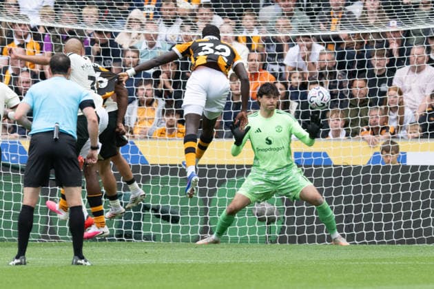 Hull City v Manchester United, ManU Premier League Nobel Mendy of Hull City scores his sides second goal during the Premier League match between Hull City and Manchester United at the MKM Stadium, Hull. 22 08 2026 UK Newspapers OUT Copyright: xMattxWilkinsonx FIL-23804-0099