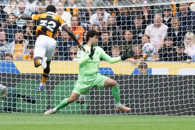 Hull City v Manchester United, ManU Premier League Nobel Mendy of Hull City scores his sides second goal during the Premier League match between Hull City and Manchester United at the MKM Stadium, Hull. 22 08 2026 UK Newspapers OUT Copyright: xMattxWilkinsonx FIL-23804-0101