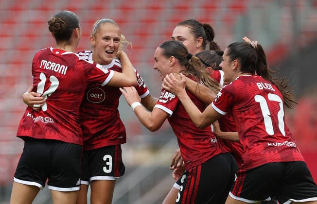Proniez Fany torjubel 1-0 , 1.FC Nürnberg-Wolfsburg , Google-Pixel Frauen Bundesliga , , Fußball , in dem Max Morlock Stadion in Nürnberg , Bayern , Deutschland . August 22 , 2026 . Photo by: Davide Elias IPA Photo Pressefoto DENL Copyright: xDavidexEliasx