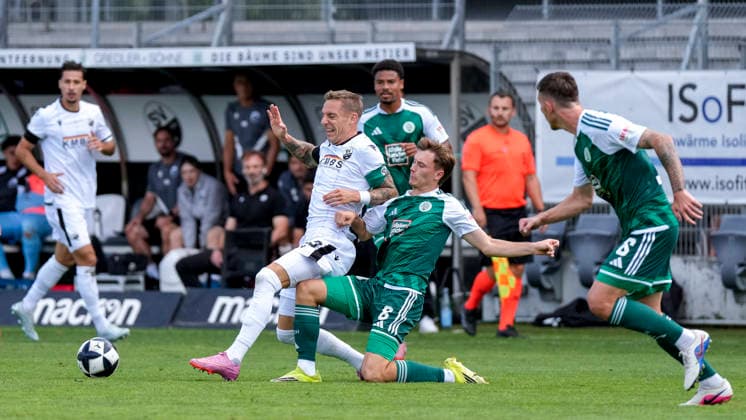 v.li.: Marco Kehl-Gomez (SVS, 33), Simon Joachims (Homburg, 8), Zweikampf, Spielszene, Duell, duel, tackle, tackling, Dynamik, Action, Aktion, 22.08.2026, Sandhausen (Deutschland), Fussball, Regionalliga Südwest, SV Sandhausen - FC 08 Homburg *** v li Marco Kehl Gomez SVS, 33, Simon Joachims Homburg, 8, tackle, game scene, duel, duel, tackle, tackling, dynamic, action, action, 08 22 2026, Sandhausen, Germany, soccer, Regionalliga Southwest, SV Sandhausen FC vs. 08 Homburg xozx
