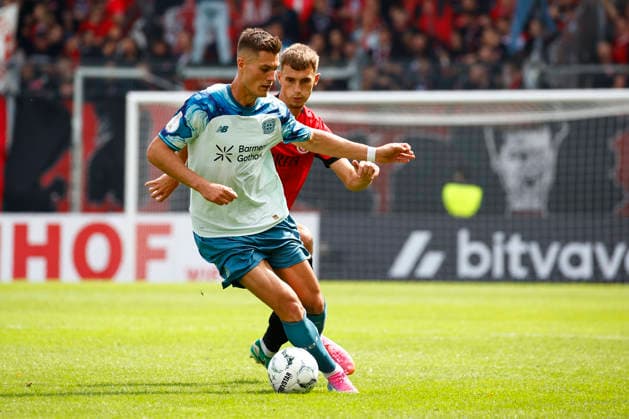 22.08.2026, xavx, Fussball DFB Pokal 1.Runde, SV Wehen Wiesbaden - Bayer 04 Leverkusen v.l. Patrik Schick (Bayer 04 Leverkusen), Justin Janitzek (SV Wehen Wiesbaden) Wiesbaden *** August 22, 2026, xavx, Soccer, DFB Cup First Round, SV Wehen Wiesbaden vs. Bayer 04 Leverkusen, featuring Patrik Schick (Bayer 04 Leverkusen) and Justin Janitzek (SV Wehen Wiesbaden), Wiesbaden