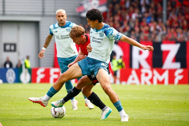 22.08.2026, xavx, Fussball DFB Pokal 1.Runde, SV Wehen Wiesbaden - Bayer 04 Leverkusen v.l. Fabian Greilinger (SV Wehen Wiesbaden), Ibrahim Maza (Bayer 04 Leverkusen) Wiesbaden *** August 22, 2026, xavx, Soccer, DFB Cup 1st Round, SV Wehen Wiesbaden vs. Bayer 04 Leverkusen, Fabian Greilinger (SV Wehen Wiesbaden), Ibrahim Maza (Bayer 04 Leverkusen), Wiesbaden