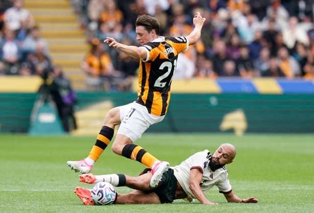 Kingston upon Hull, England, 22nd August 2026. Elliot Stroud of Hull City (L) is challenged by Noussair Mazraoui of Manchester United, ManU during the Hull City vs Manchester United Premier League match at the MKM Stadium, Kingston upon Hull. Picture credit should read: Andrew Yates Sportimage EDITORIAL USE ONLY. No use with unauthorised audio, video, data, fixture lists, club league logos or live services. Online in-match use limited to 120 images, no video emulation. No use in betting, games or single club league player publications. SPI_009_AY_HULL_MAN_UTD SPI-4925-0007