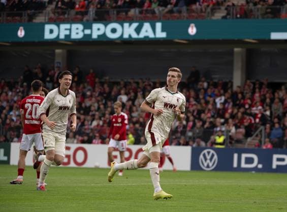 Fußball, Herren, Saison 2026 2027, DFB-Pokal (1. Runde), FC Energie Cottbus - FC Augsburg, v. l. Michael Gregoritsch (FC Augsburg), Anton Kade (FC Augsburg), Jubel nach Tor zum 0:1, 22.08.2026, *** Soccer, Men s, 2026–2027 Season, DFB Cup First Round, FC Energie Cottbus vs. FC Augsburg; from left: Michael Gregoritsch (FC Augsburg), Anton Kade (FC Augsburg); celebration after the goal that made it 0–1, August 22, 2026, Copyright: xMatthiasxKochx