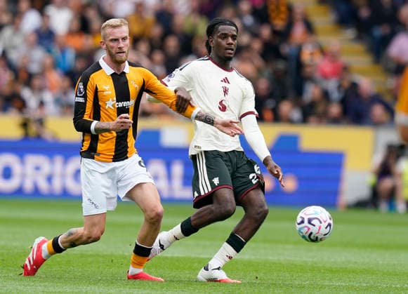 Kingston upon Hull, England, 22nd August 2026. Ayden Heaven of Manchester United, ManU (R) is challenged by Oli McBurnie of Hull City during the Hull City vs Manchester United Premier League match at the MKM Stadium, Kingston upon Hull. Picture credit should read: Andrew Yates Sportimage EDITORIAL USE ONLY. No use with unauthorised audio, video, data, fixture lists, club league logos or live services. Online in-match use limited to 120 images, no video emulation. No use in betting, games or single club league player publications. SPI_011_AY_HULL_MAN_UTD SPI-4925-0009