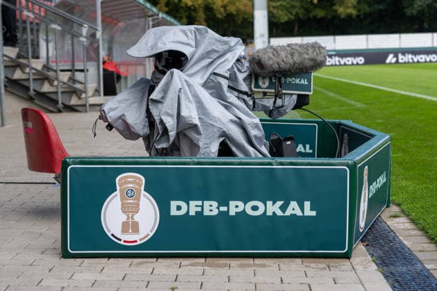 Die Kamera ist bereit fuer das Spiel. Viktoria Koeln vs. 1. FC Nuernberg, Fussball, DFB-Pokal, 1. Runde, Saison 2026 2027, 22.08.2026 DFL DFB Regulations prohibit any use of Photographs as image sequences and or Quasivideo Viktoria Koeln vs. 1. FC Nuernberg, Fussball, DFB-Pokal, 1. Runde, Saison 2026 2027, 22.08.2026 Koeln *** The camera is ready for the Viktoria Cologne vs. 1. FC Nuremberg soccer match, DFB Cup, First Round, 2026–2027 season, August 22, 2026. DFL and DFB regulations prohibit any use of photographs as image sequences and or quasi-video for Viktoria Cologne vs. 1. FC Nuremberg, soccer, DFB Cup, Round 1, 2026–2027 season, August 22, 2026, Cologne Copyright: xEibner-Pressefoto ThomasxHaeslerx EP_THR