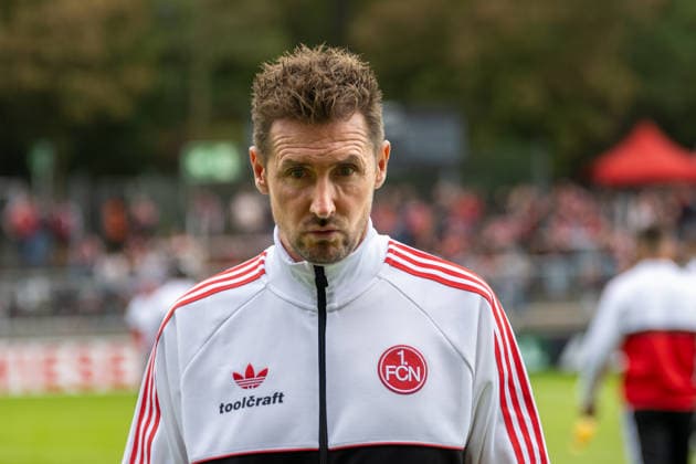 Miroslav Klose (1. FC Nuernberg, Trainer) schaut etwas skeptisch nach der Platzbegehung. Viktoria Koeln vs. 1. FC Nuernberg, Fussball, DFB-Pokal, 1. Runde, Saison 2026 2027, 22.08.2026 DFL DFB Regulations prohibit any use of Photographs as image sequences and or Quasivideo Viktoria Koeln vs. 1. FC Nuernberg, Fussball, DFB-Pokal, 1. Runde, Saison 2026 2027, 22.08.2026 Koeln *** Miroslav Klose, coach of 1. FC Nuremberg, looks somewhat skeptical after the pre-match inspection of the field for Viktoria Cologne vs. 1. FC Nuremberg, soccer, DFB Cup, 1st round, 2026–2027 season, August 22, 2026 DFL DFB regulations prohibit any use of photographs as image sequences and or quasi-video Viktoria Cologne vs. 1. FC Nuremberg, soccer, DFB Cup, 1st round, 2026–2027 season, August 22, 2026, Cologne Copyright: xEibner-Pressefoto ThomasxHaeslerx EP_THR