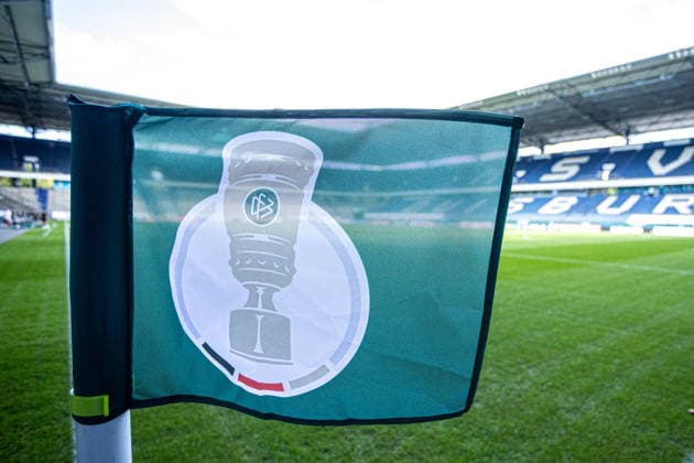 DFB-Pokal, 2026 2027, 1. Runde: MSV Duisburg - SV 07 Elversberg; 22.08.2026 Symbolbild, Eckflagge mit dem Blick in Innenraum vor dem Spiel. Auf der Flagge ist Logo von DFB-Pokal. DFB-Pokal, 2026 2027, 1. Runde: MSV Duisburg - SV 07 Elversberg; Schauinsland-Reisen-Arena, Duisburg; 22.08.2026 DFB regulations prohibit any use of photographs as image sequences and or quasi video. *** DFB Cup, 2026–2027, First Round: MSV Duisburg vs. SV 07 Elversberg, August 22, 2026. Stock photo: Corner flag with a view of the field before the game. The flag features the DFB Cup logo. DFB Cup, 2026–2027, First Round: MSV Duisburg vs. SV 07 Elversberg at Schauinsland Reisen Arena, Duisburg, August 22, 2026. DFB regulations prohibit any use of photographs as image sequences and or quasi-video content. Copyright: xBEAUTIFULxSPORTS Buriakovx