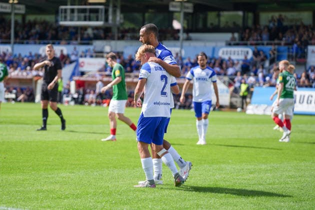 Deutschland: Fussball, NFV Krombacher Niedersachsenpokal, Viertelfinale, Hänsch-Arena, Emslandstadion, 3. Liga vs. Regionalliga Nord, SV Meppen vs. HSC Hannover: Tor zum 1:0 von Cyrill Akono (SV Meppen, 9). Jubel der Mannschaft. *** German Soccer, NFV Krombacher Lower Saxony Cup, Quarterfinals, Hänsch Arena, Emslandstadion, 3. Liga vs. Regionalliga Nord, SV Meppen vs. HSC Hannover; 1-0 goal by Cyrill Akono (SV Meppen); 9. The team celebrates Copyright: xMichelxWittex
