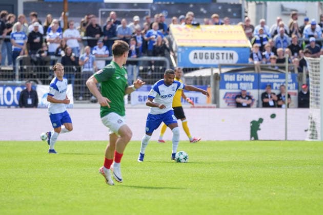 Deutschland: Fussball, NFV Krombacher Niedersachsenpokal, Viertelfinale, Hänsch-Arena, Emslandstadion, 3. Liga vs. Regionalliga Nord, SV Meppen vs. HSC Hannover: Erik Zenga (SV Meppen, 8) *** German Soccer, NFV Krombacher Lower Saxony Cup, Quarterfinals, Hänsch Arena, Emslandstadion, 3rd Division vs. Regionalliga Nord, SV Meppen vs. HSC Hannover Erik Zenga SV Meppen, 8 Copyright: xMichelxWittex